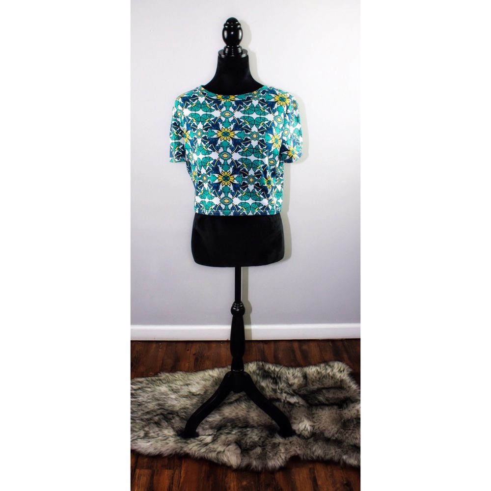 Forever 21 Patterned Crop Top - Picture 2 of 5
